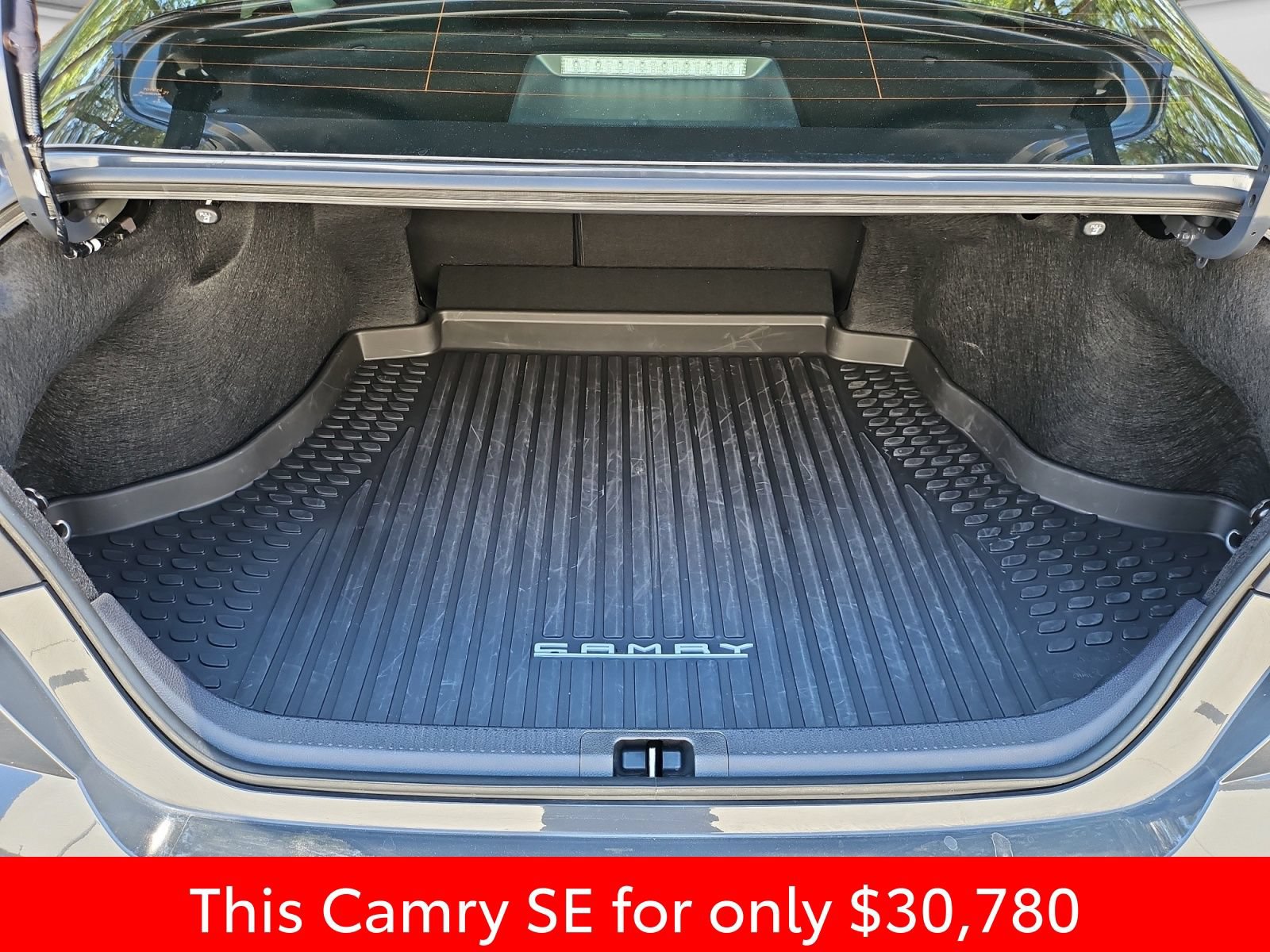 Used 2025 Toyota Camry SE w/ Convenience Package FWD image 19