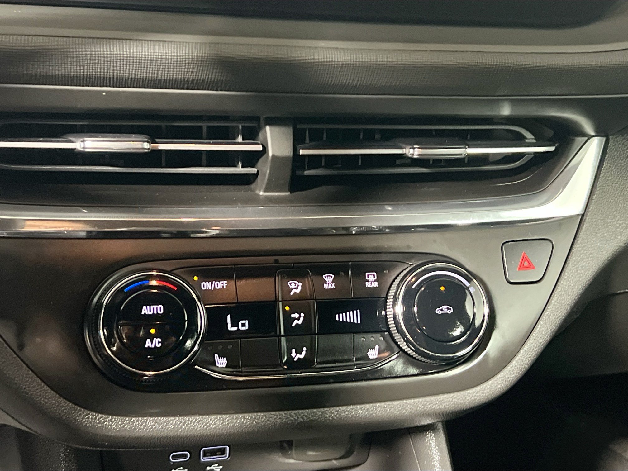 Used 2025 Buick Envista Preferred w/ Convenience I Package FWD image 26