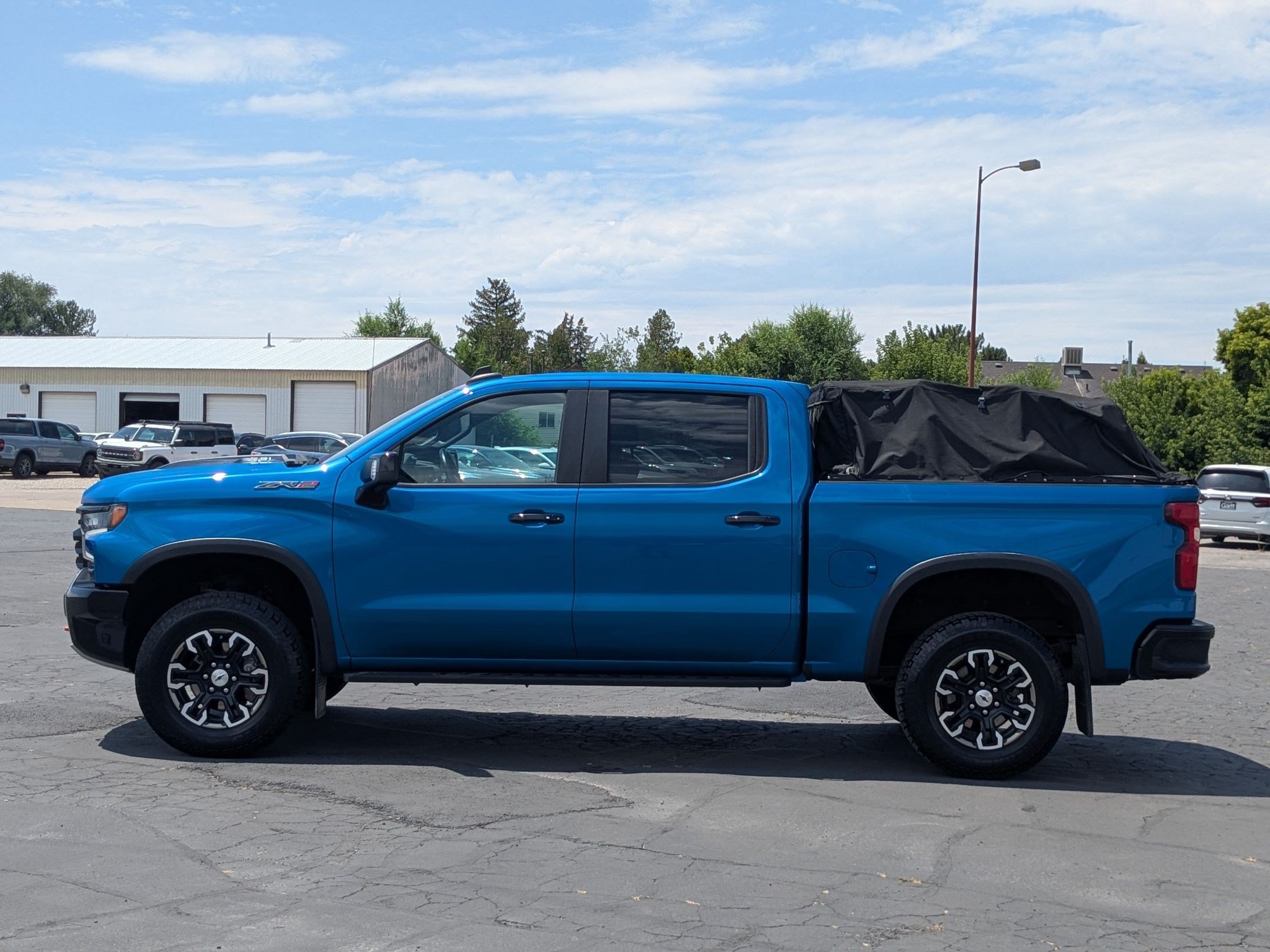 Used 2023 Chevrolet Silverado 1500 ZR2 w/ Technology Package AWD/4WD image 9