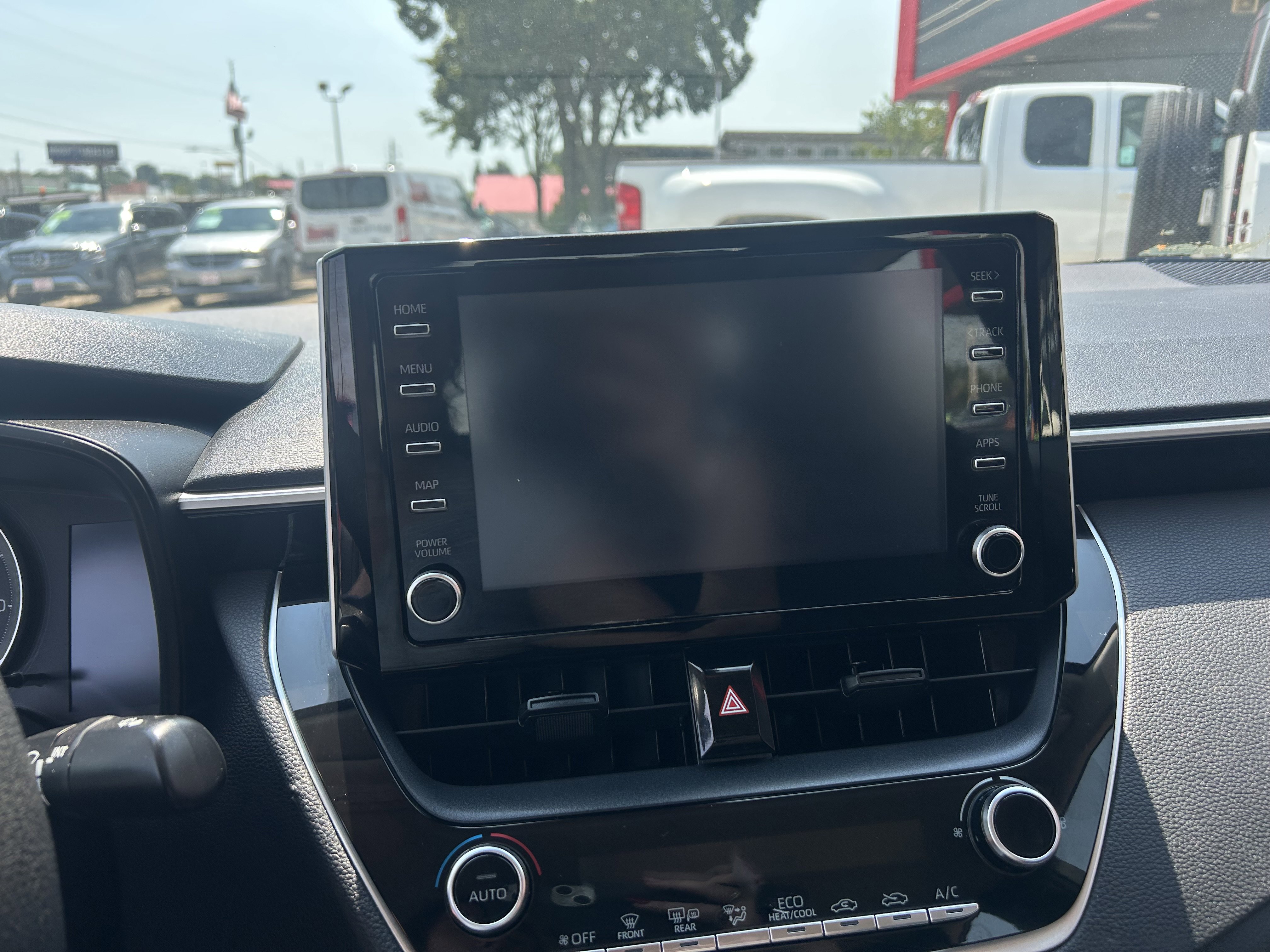 Used 2020 Toyota Corolla LE image 10