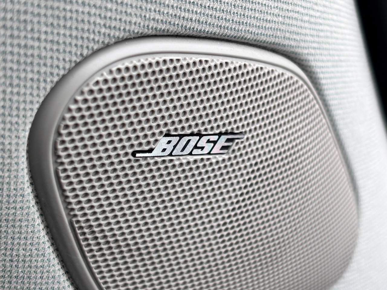 Used 2011 Cadillac SRX Luxury image 3