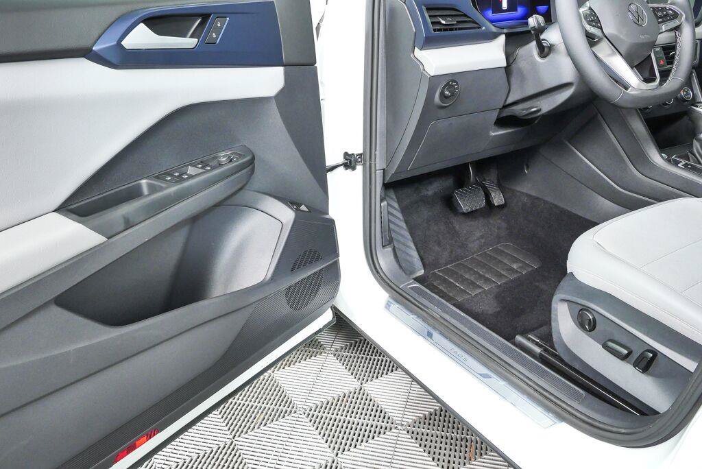Certified 2022 Volkswagen Taos SE FWD image 7