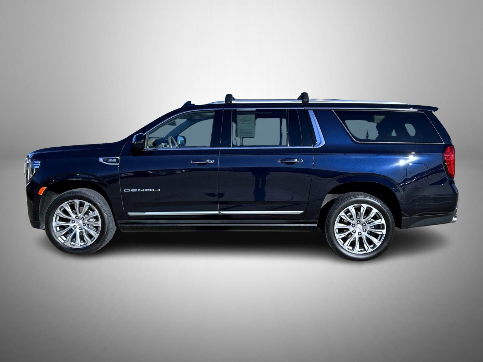 Used 2022 GMC Yukon XL Denali image 8