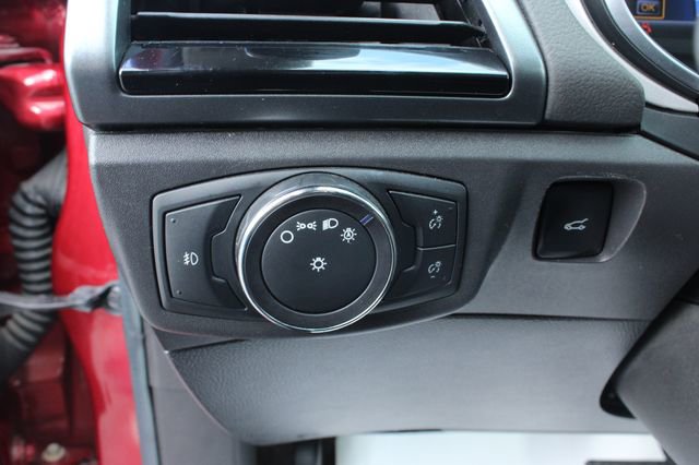 Used 2015 Ford Fusion SE FWD image 15