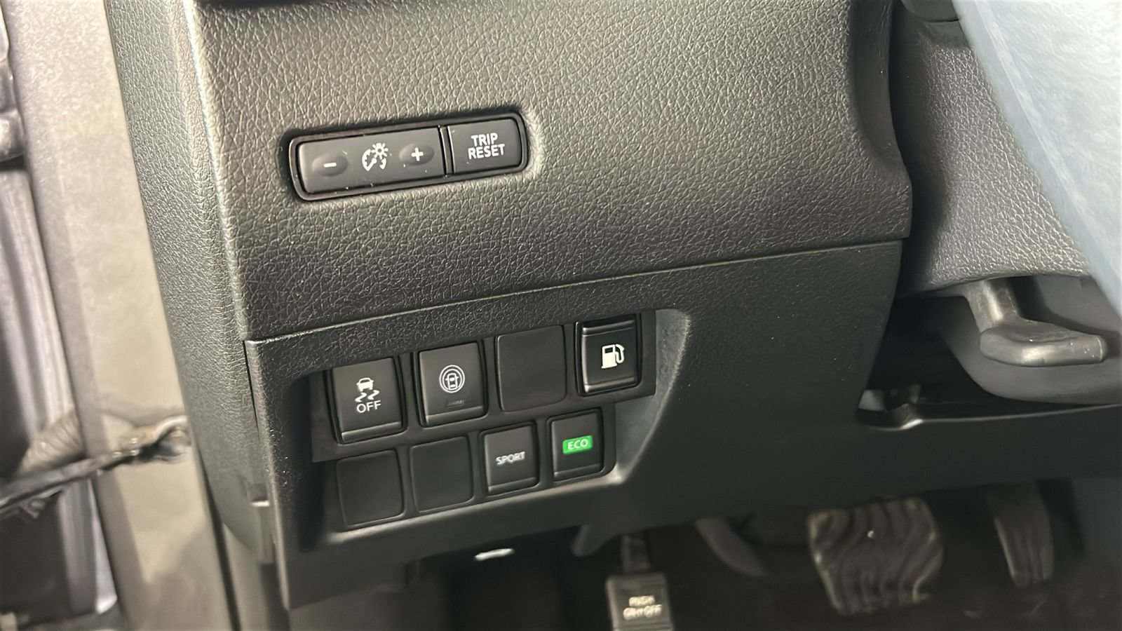 Used 2020 Nissan Rogue S FWD image 23
