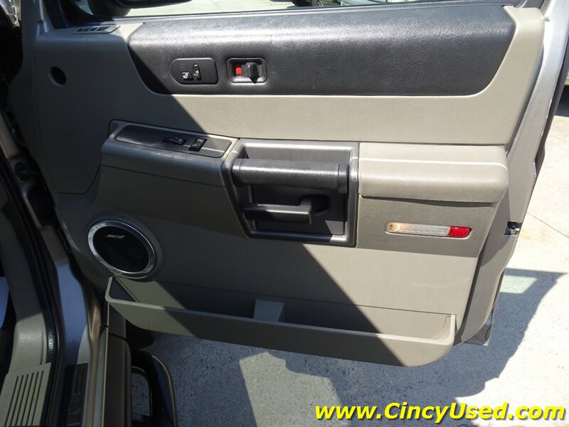 Used 2004 HUMMER H2 w/ Preferred Equipment Group AWD/4WD image 35