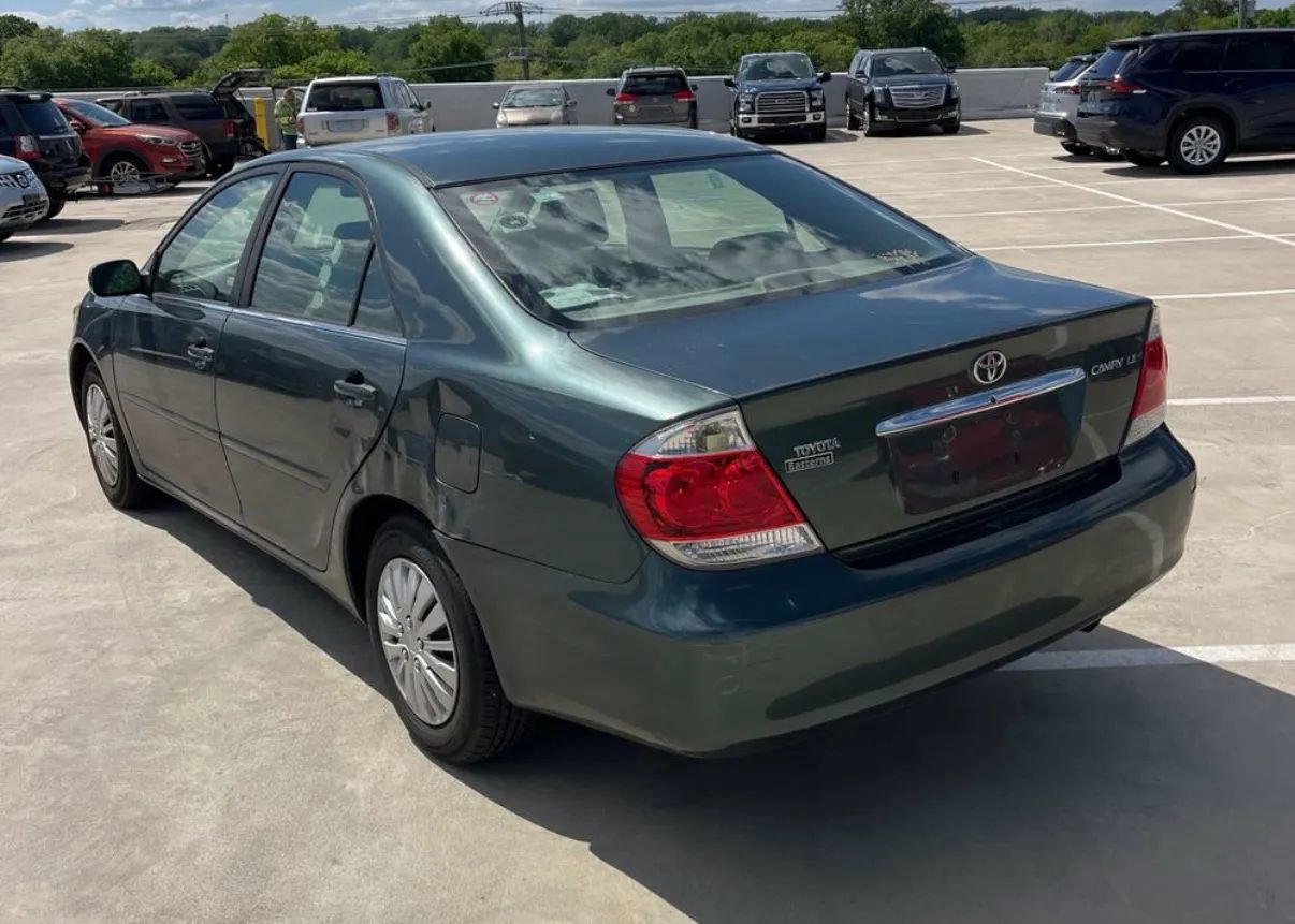 Used 2006 Toyota Camry LE FWD image 2