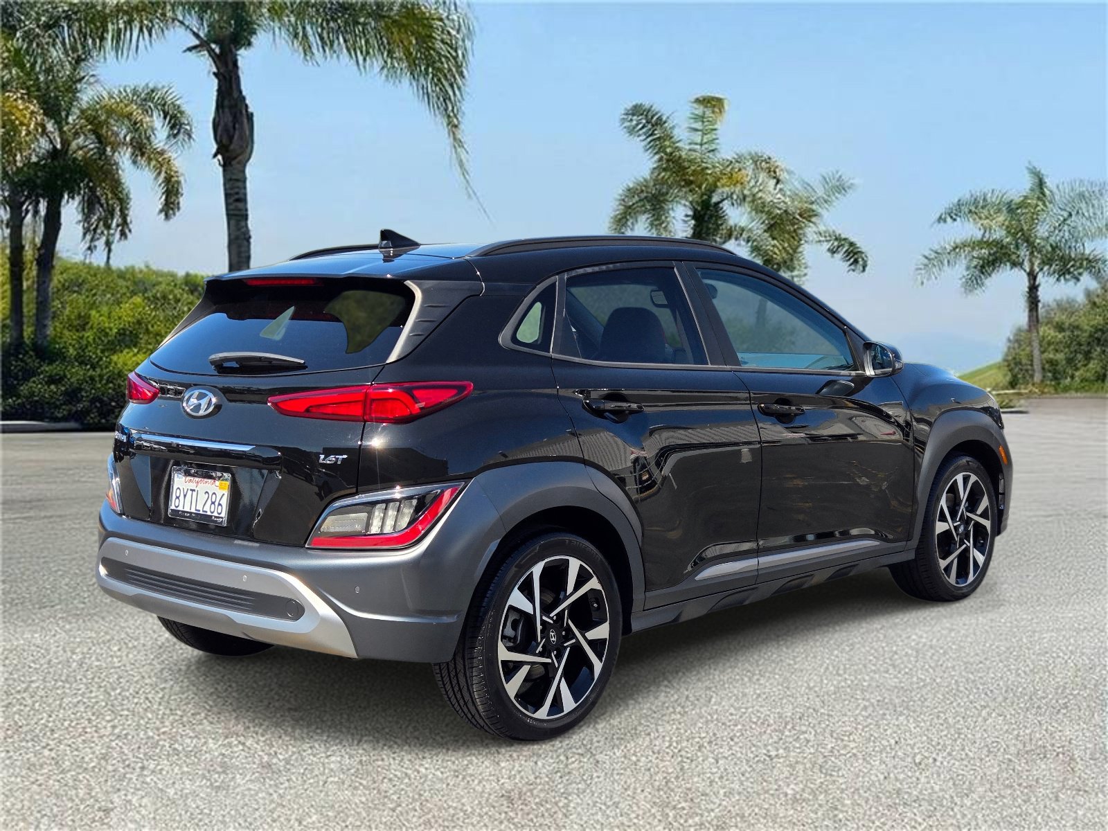 Used 2022 Hyundai Kona Limited FWD image 4