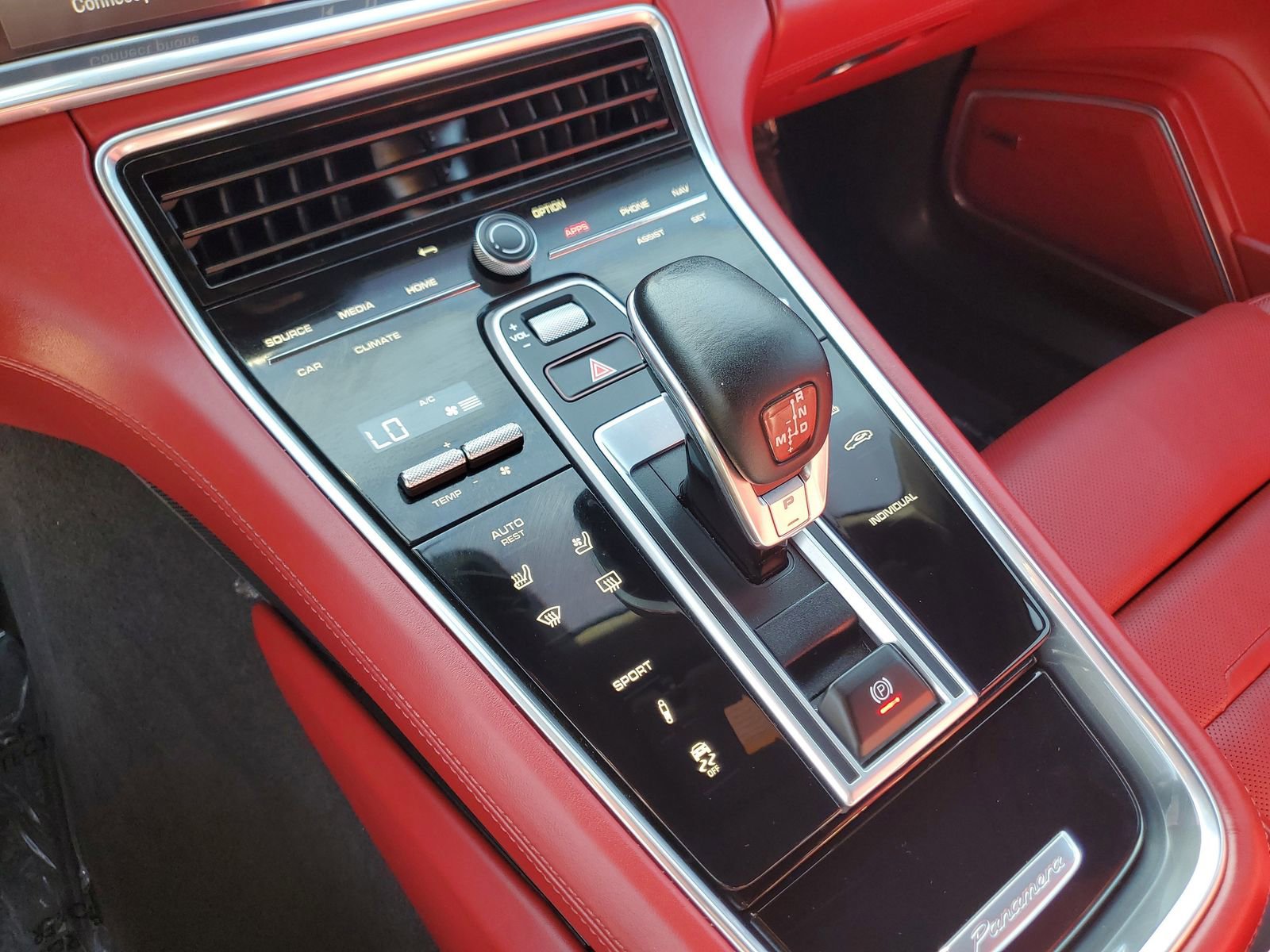 Used 2023 Porsche Panamera Platinum Edition image 30