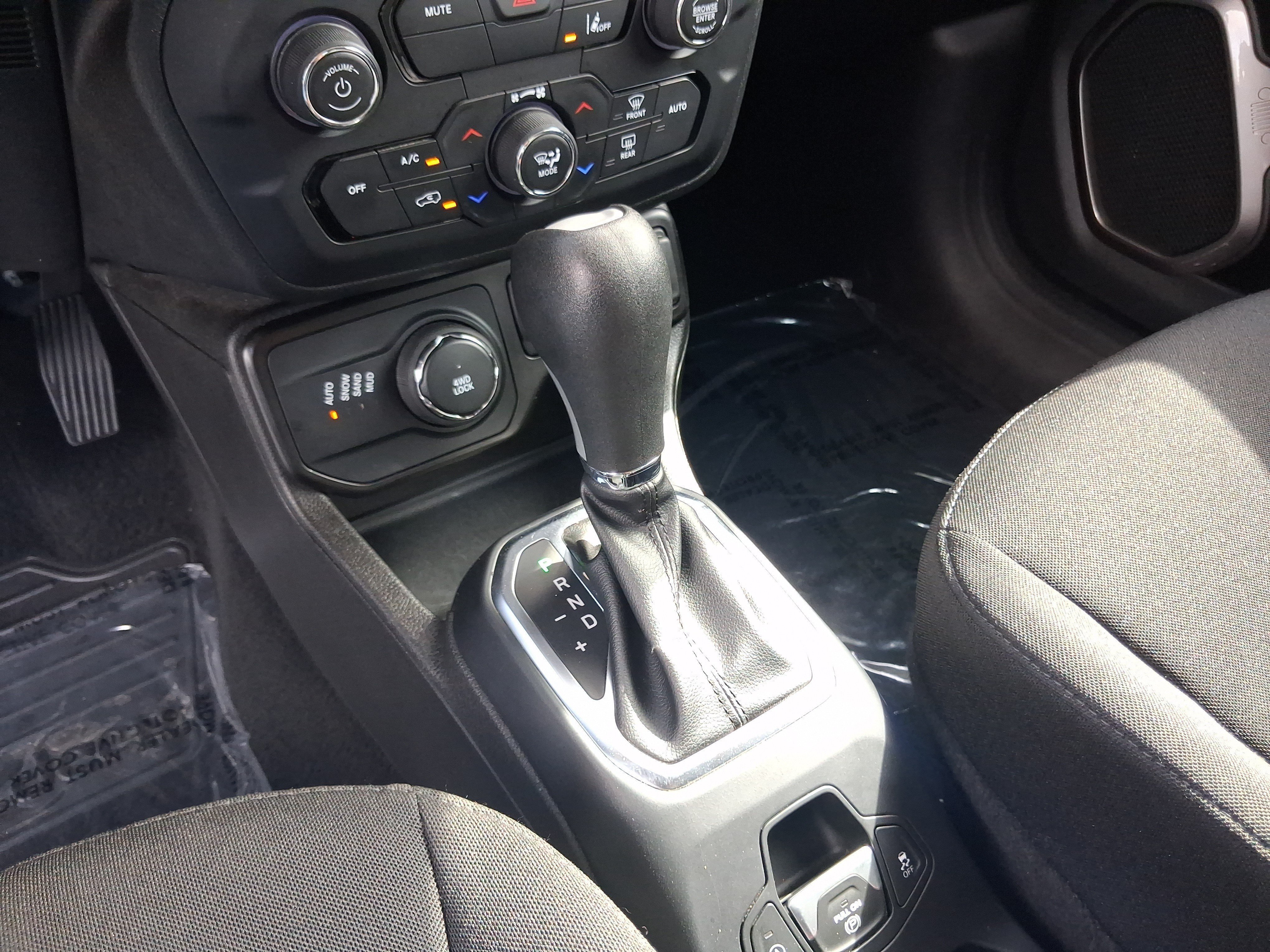 Used 2023 Jeep Renegade Latitude AWD/4WD image 15
