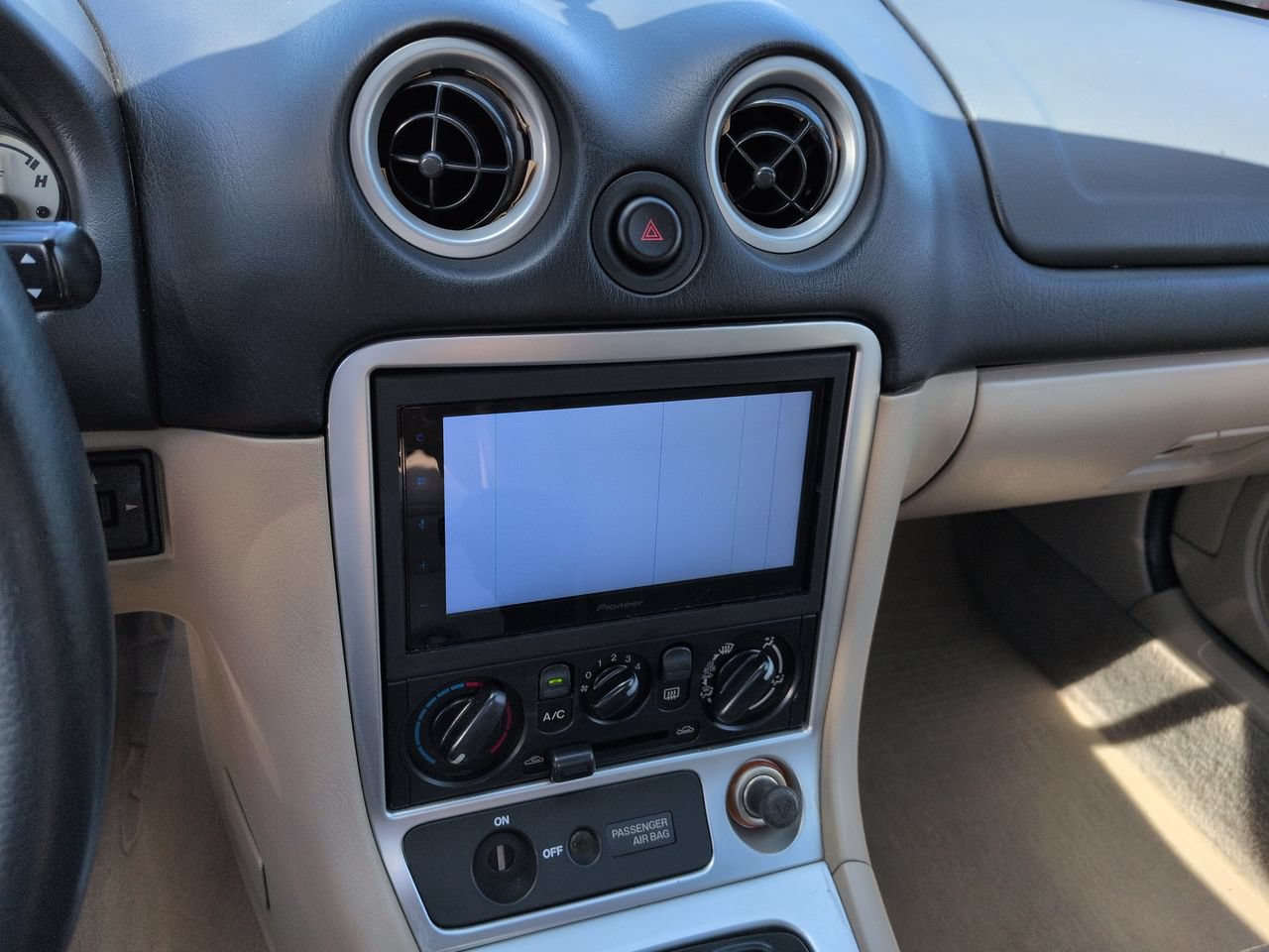 Used 2003 MAZDA MX-5 Miata RWD image 16