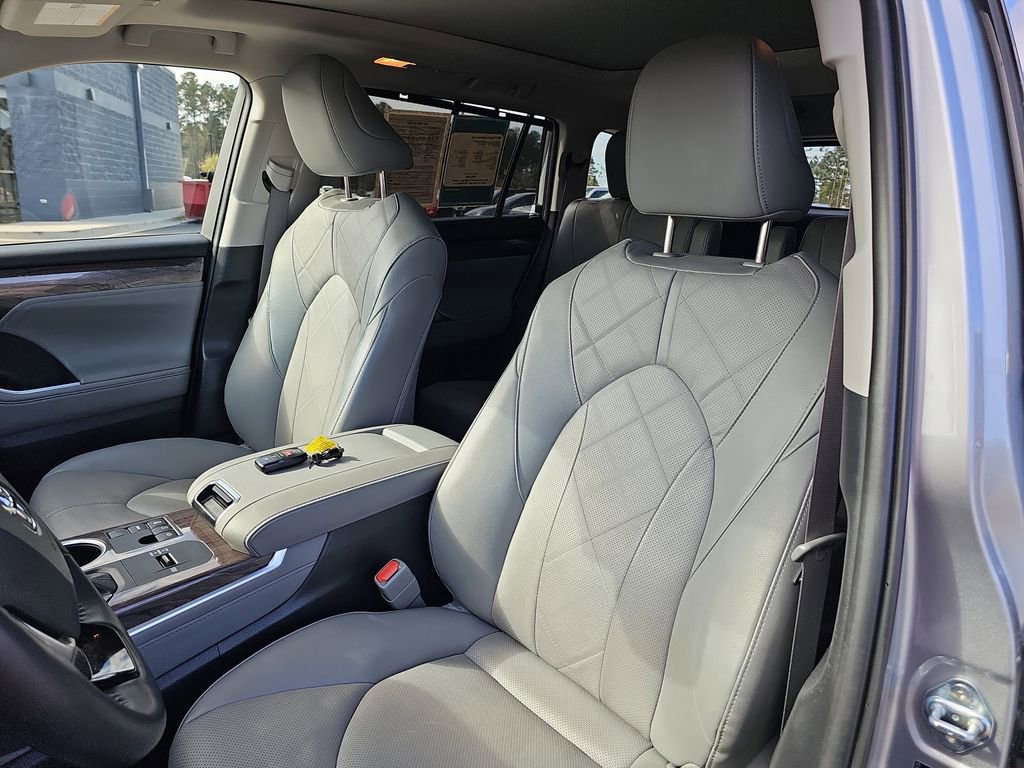 Used 2024 Toyota Highlander Platinum image 20