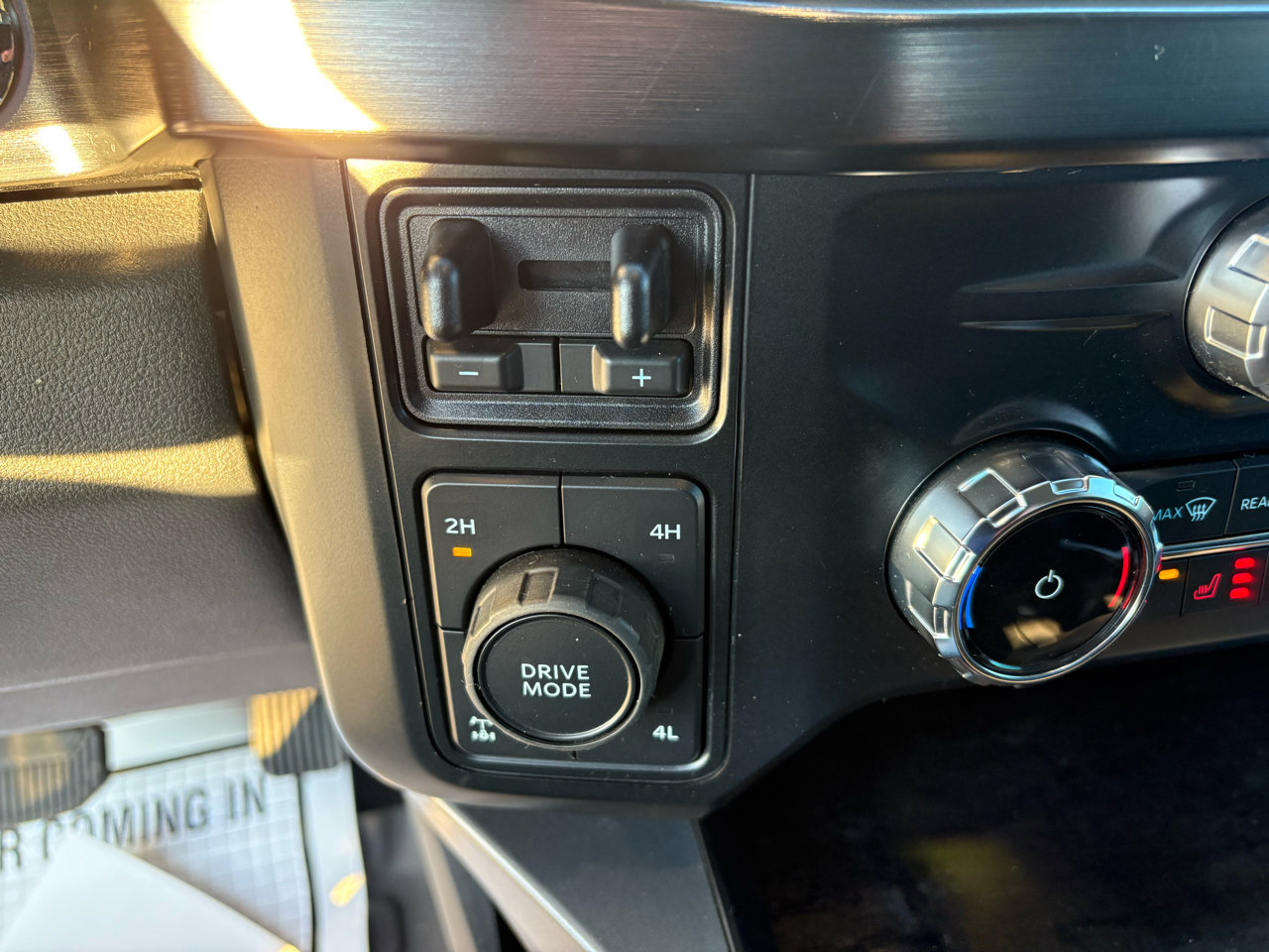 Used 2023 Ford F350 Lariat image 33