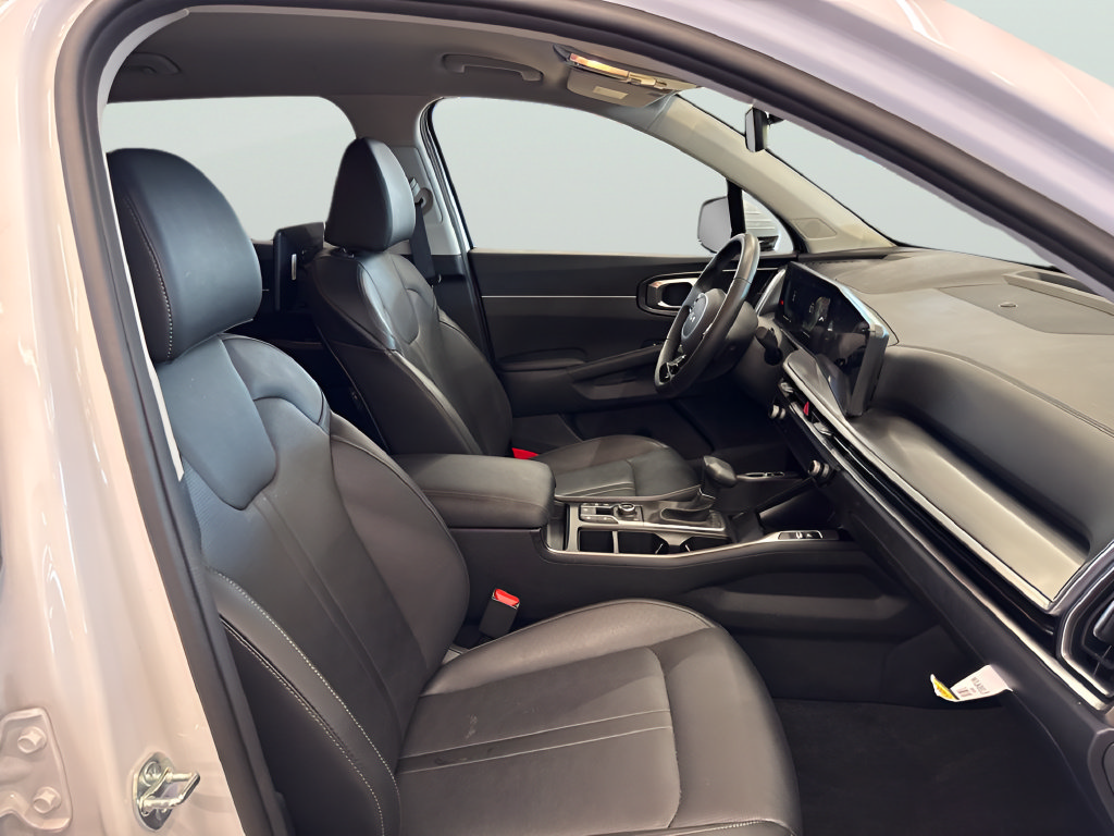 Certified 2025 Kia Sorento S AWD/4WD image 12
