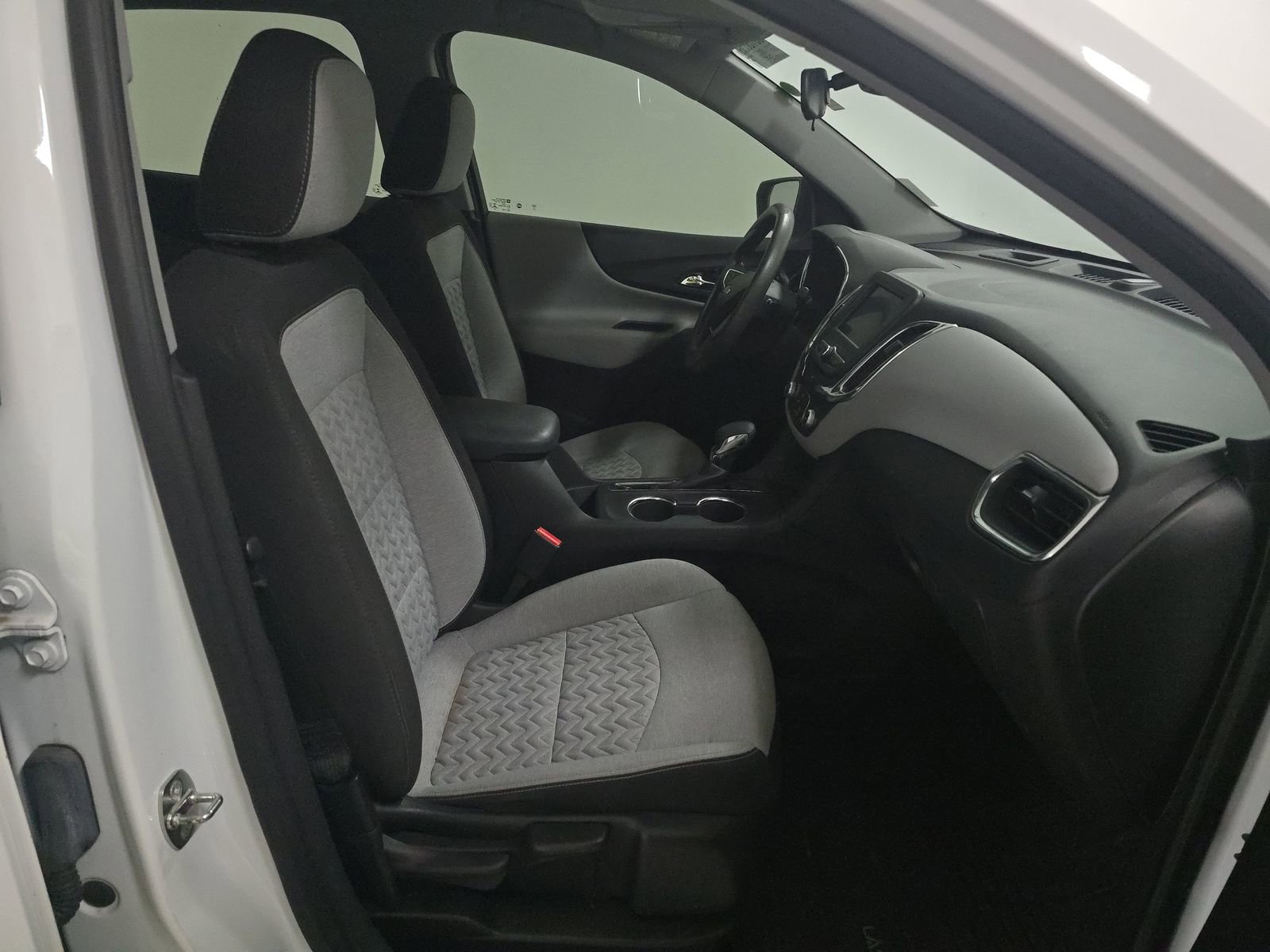 Used 2022 Chevrolet Equinox LS image 9