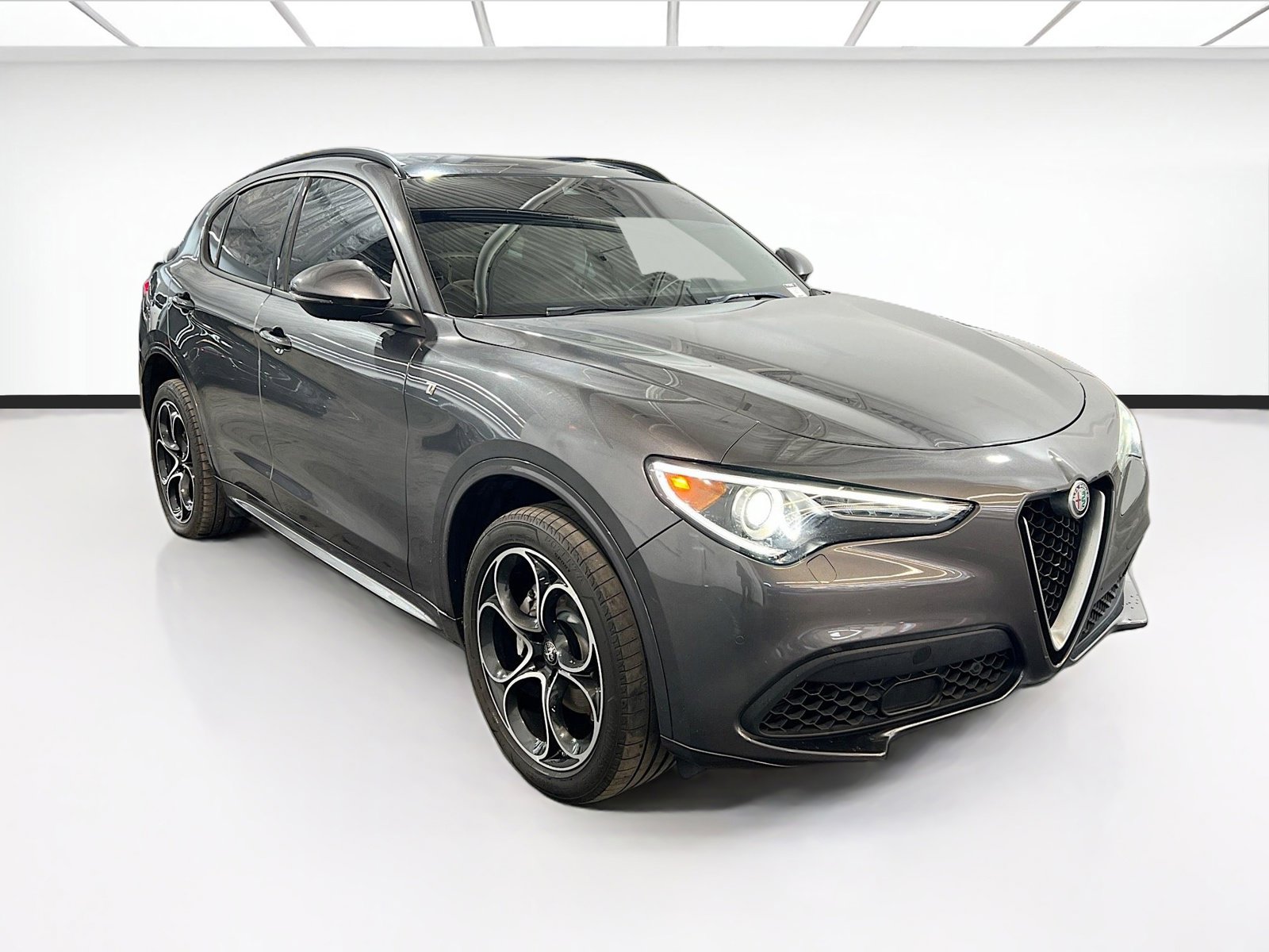 Used 2022 Alfa Romeo Stelvio Ti w/ Active Assist Plus Package image 3