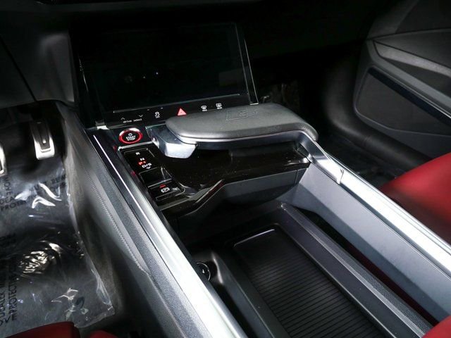 Used 2024 Audi SQ8 e-tron Premium Plus w/ Black Optic Package image 19