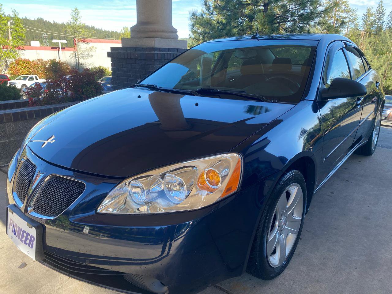 Used 2009 Pontiac G6 Sedan FWD image 2