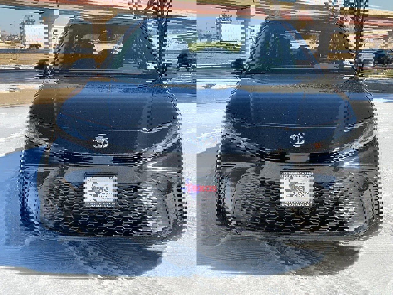 Used 2025 Toyota Camry SE image 3