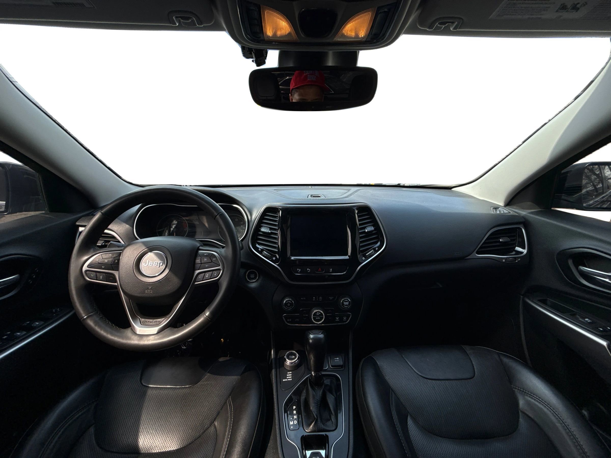 Used 2022 Jeep Cherokee Limited image 11