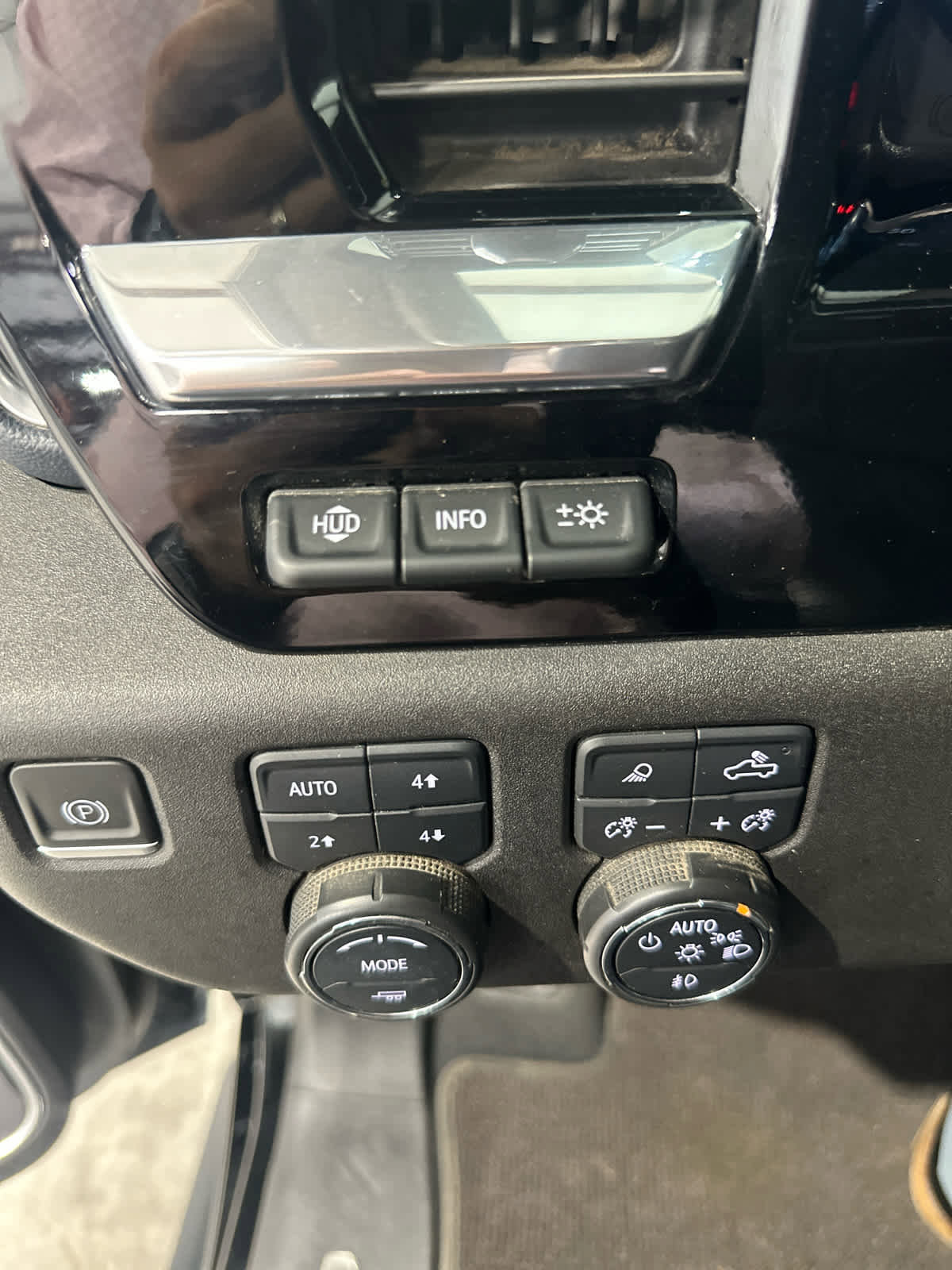 Used 2024 Chevrolet Silverado 2500 High Country w/ High Country Premium Package AWD/4WD image 29