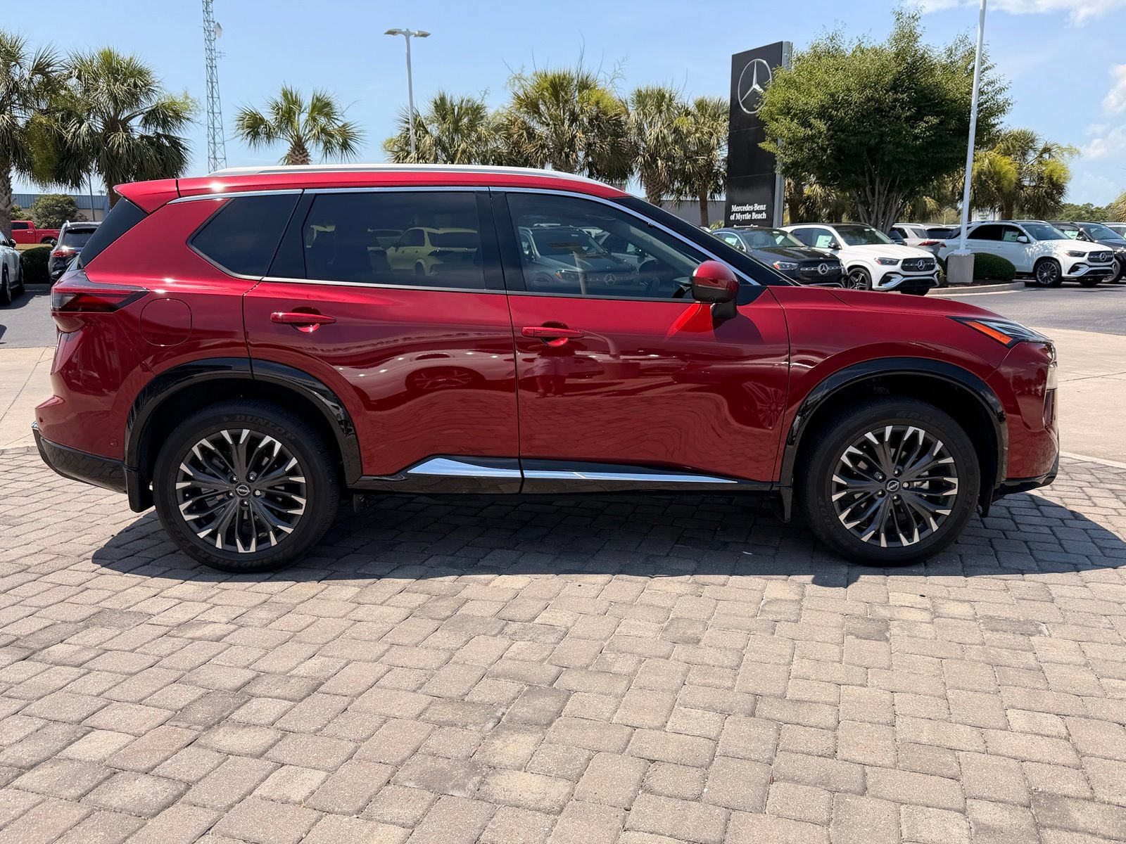 Used 2024 Nissan Rogue Platinum w/ Platinum Premium Package FWD image 8