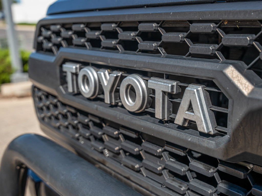 Used 2016 Toyota Tacoma Limited w/ Towing Package AWD/4WD image 3