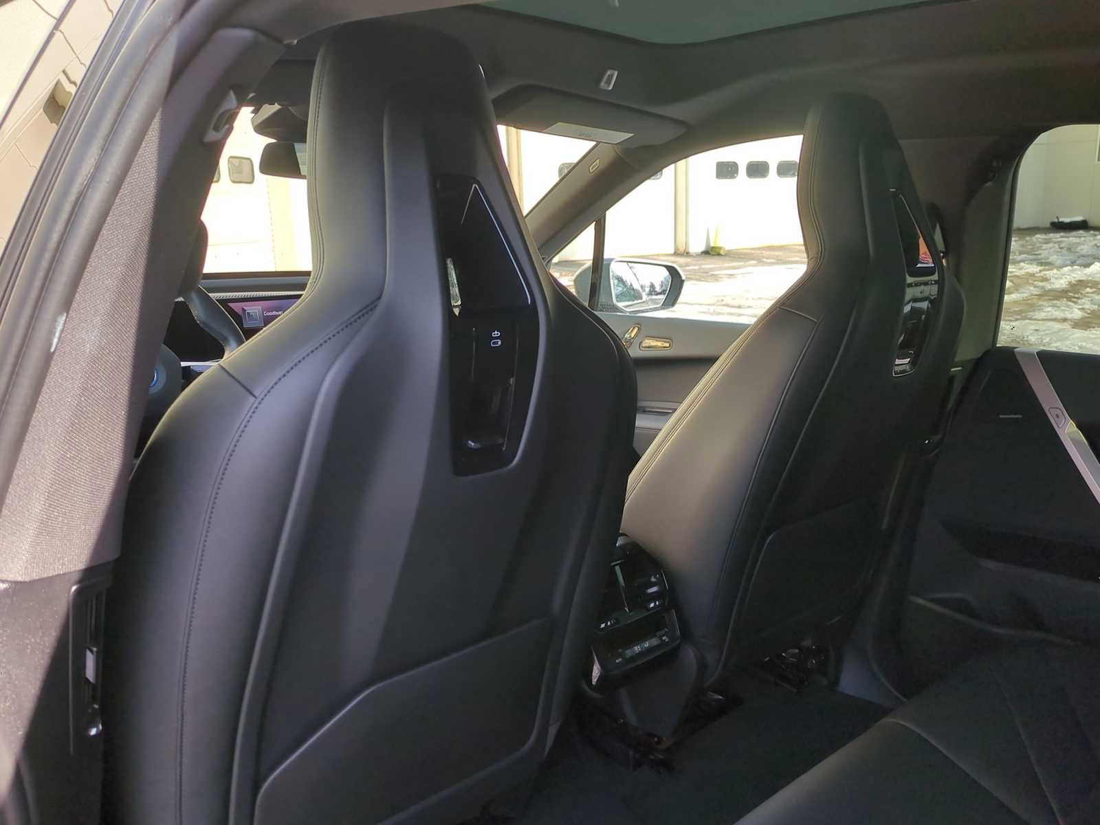 Used 2025 BMW iX xDrive50 image 18