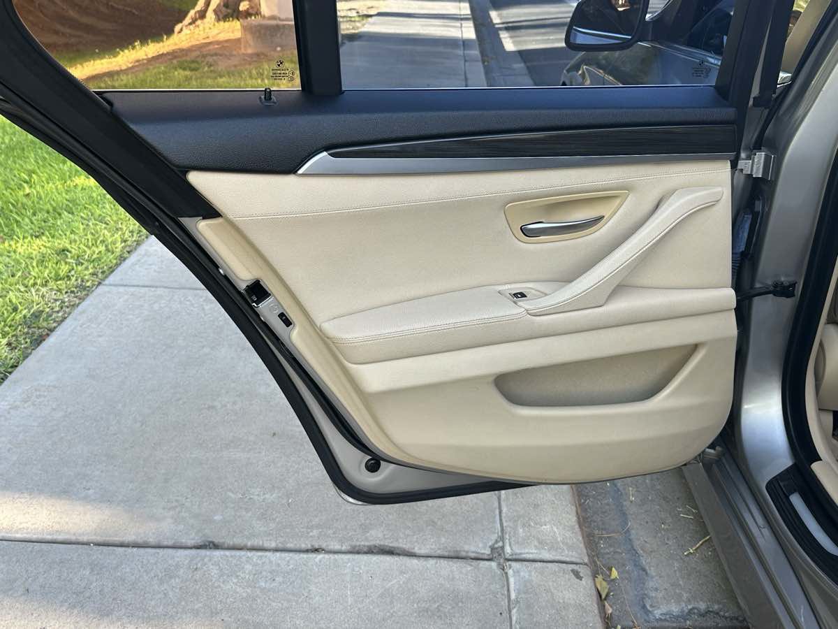 Used 2011 BMW 528i Sedan RWD image 46