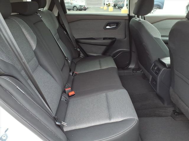 Used 2023 Nissan Rogue SV image 16
