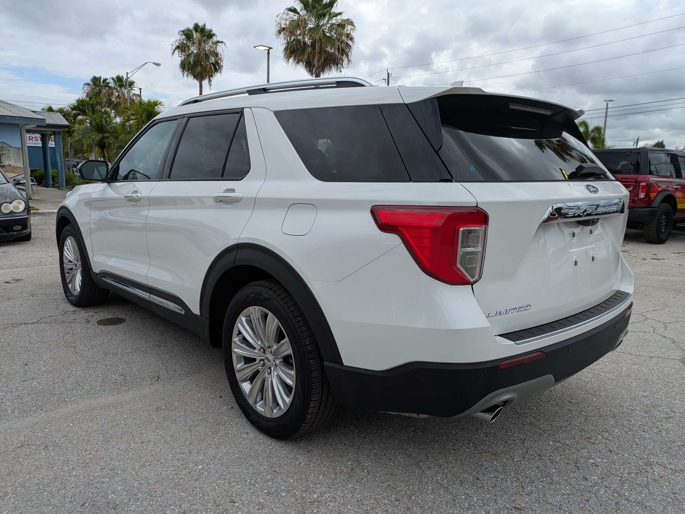 Used 2023 Ford Explorer Limited w/ Limited Technology Package RWD image 6