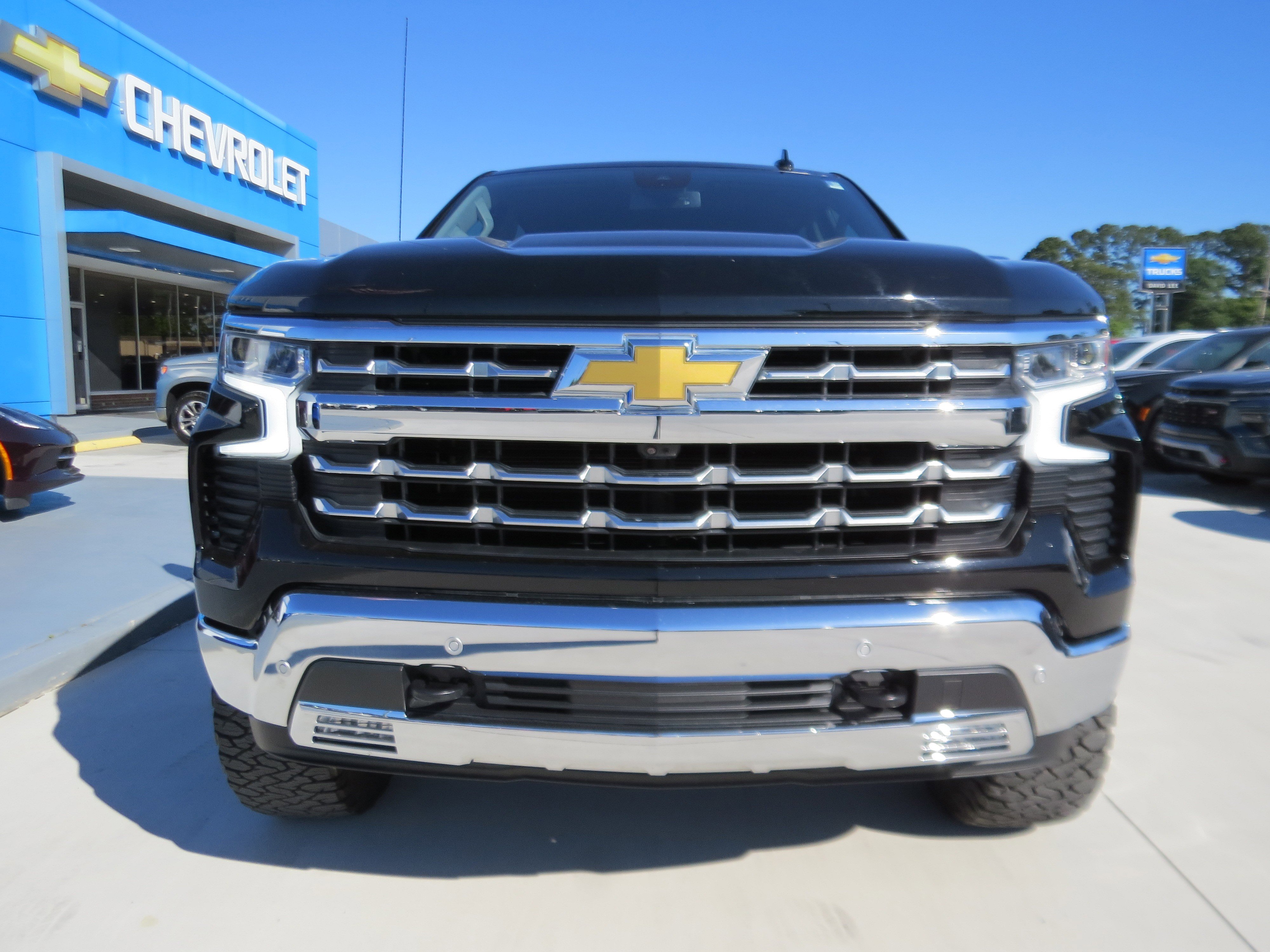 Used 2023 Chevrolet Silverado 1500 LTZ AWD/4WD image 9