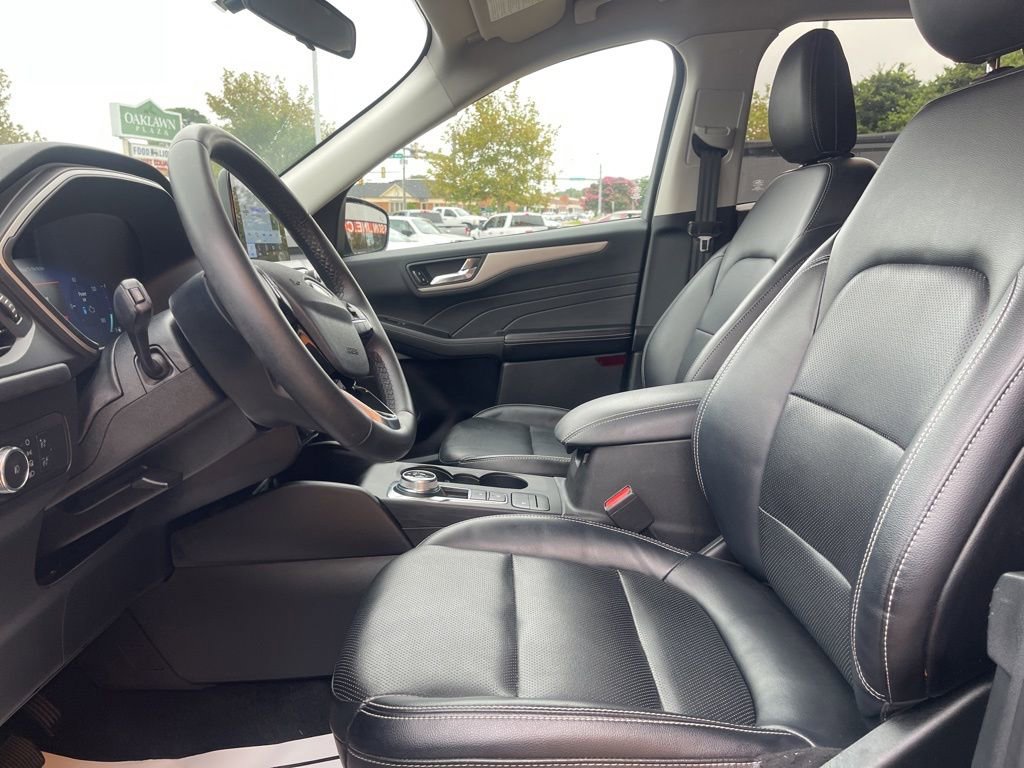Used 2022 Ford Escape SEL w/ Technology Package FWD image 14