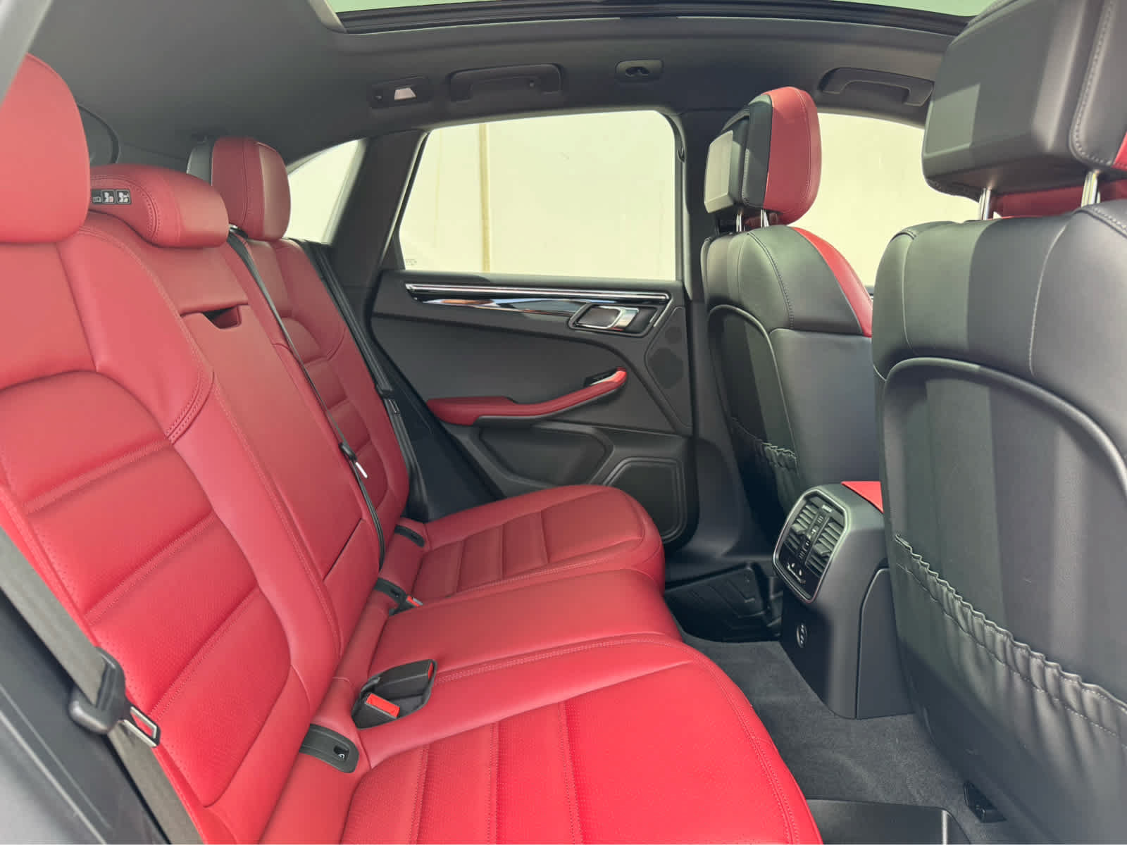Used 2026 Porsche Macan S AWD/4WD image 19