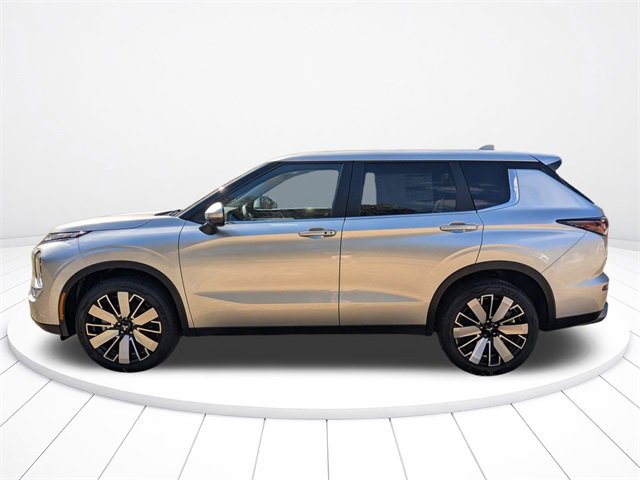 New 2025 Mitsubishi Outlander SE image 7