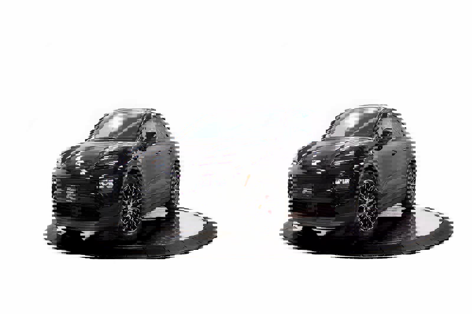 Certified 2025 Porsche Macan 4S Electric AWD/4WD image 1