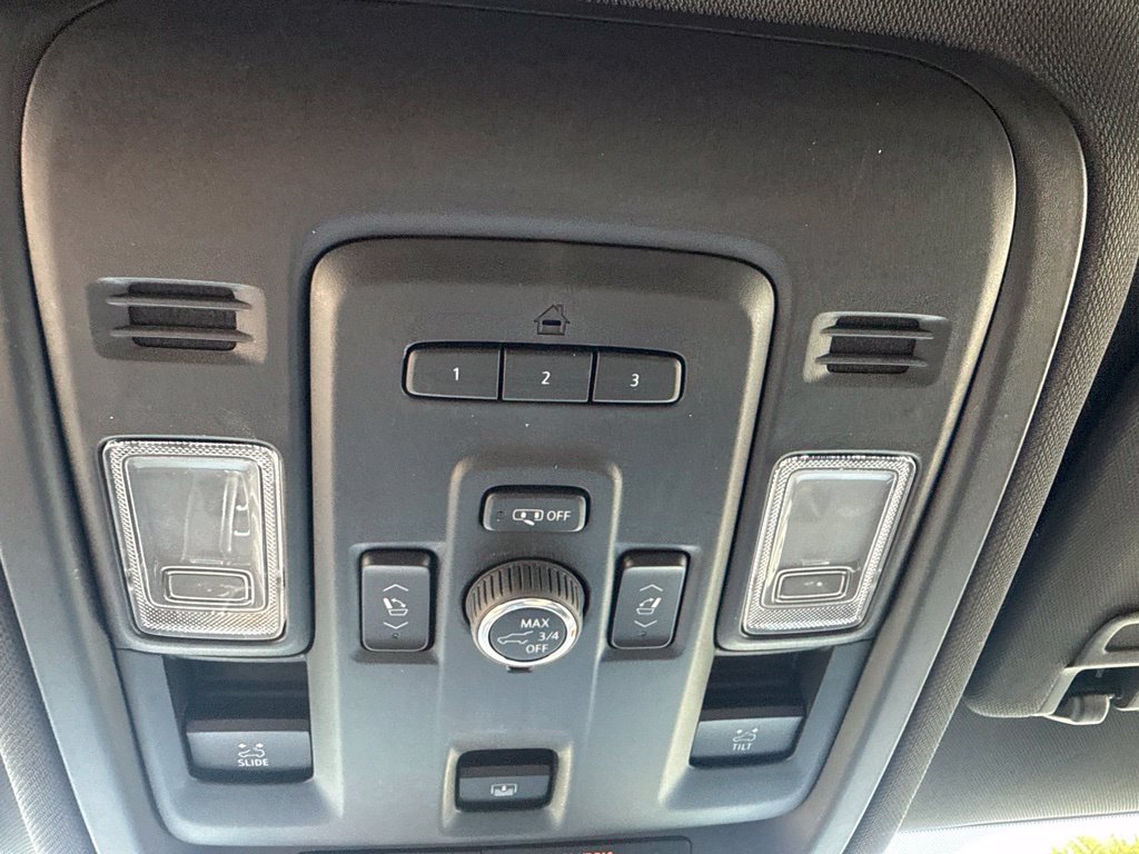 Used 2023 GMC Yukon SLT w/ SLT Premium Package AWD/4WD image 42