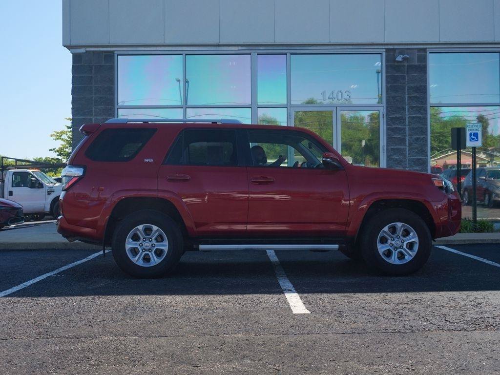 Used 2018 Toyota 4Runner SR5 Premium AWD/4WD image 2
