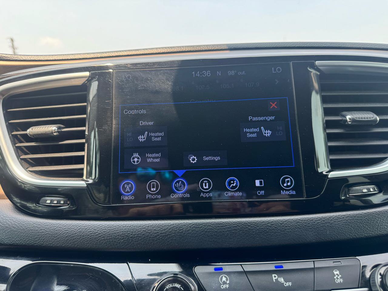 Used 2017 Chrysler Pacifica Touring-L Plus FWD image 10