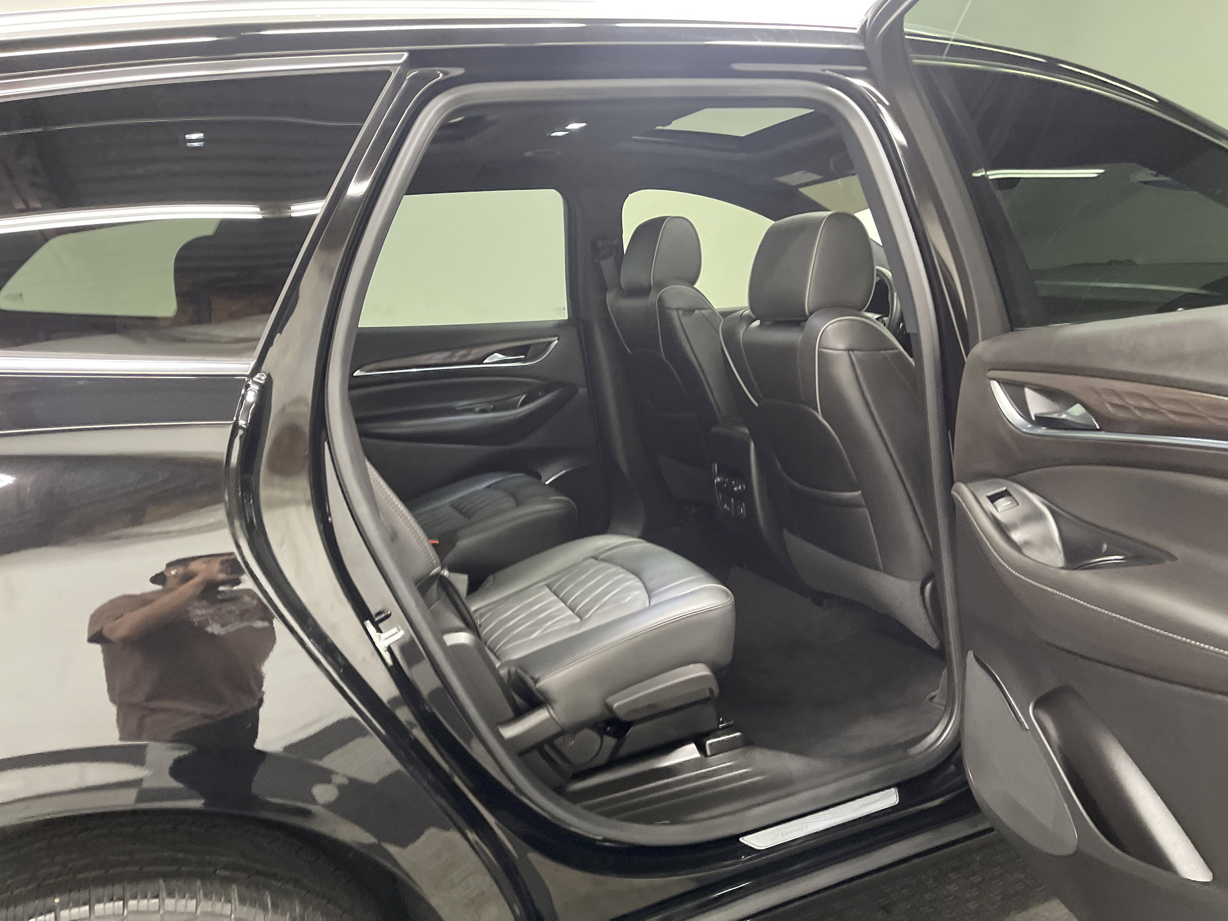 Used 2024 Buick Enclave Avenir image 21
