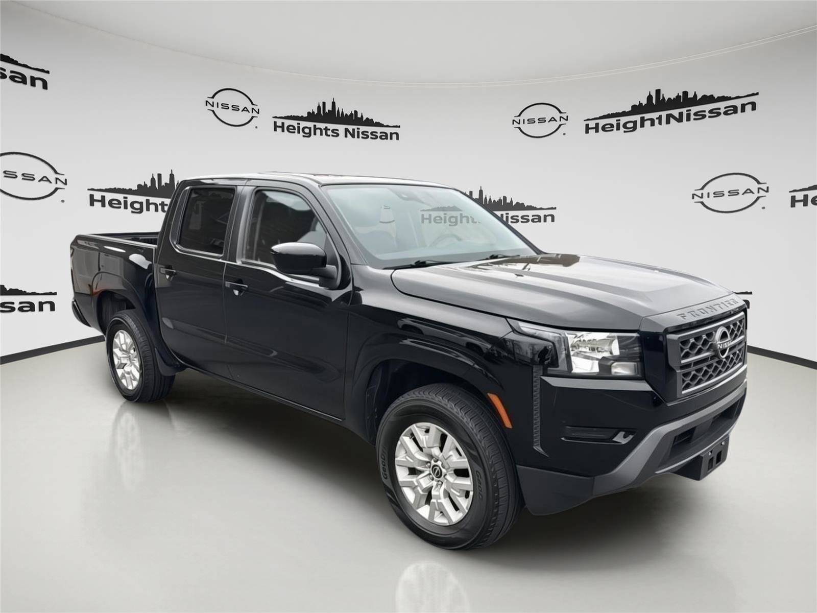 Used 2023 Nissan Frontier SV image 1