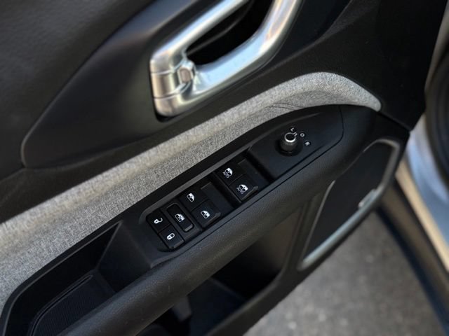 Used 2023 Jeep Compass Latitude w/ Sun and Sound Group AWD/4WD image 12