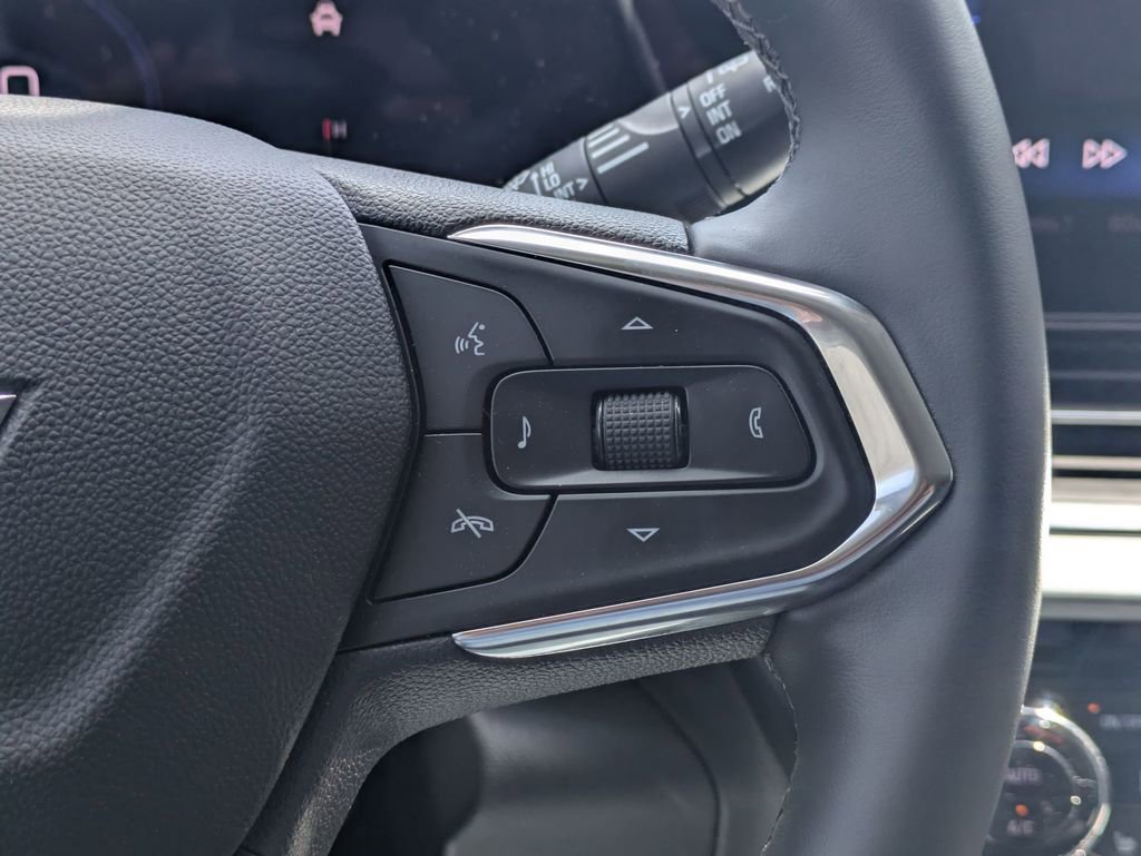 Used 2025 Chevrolet Trax LT w/ LT Convenience Package image 23