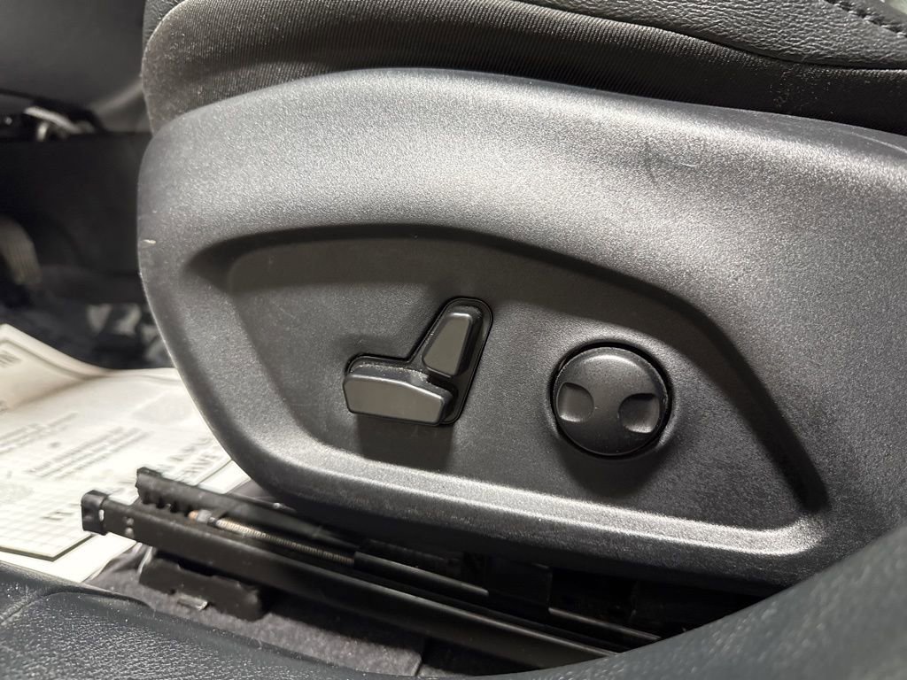 Used 2025 Jeep Compass Latitude w/ Sun & Sound Group image 17