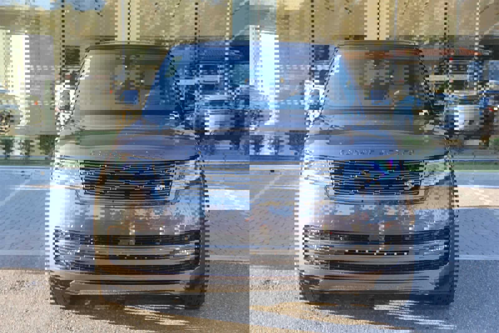 New 2025 Land Rover Range Rover SE image 2