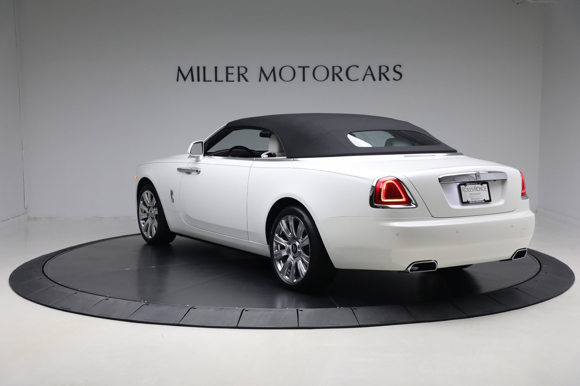 Certified 2018 Rolls-Royce Dawn image 19