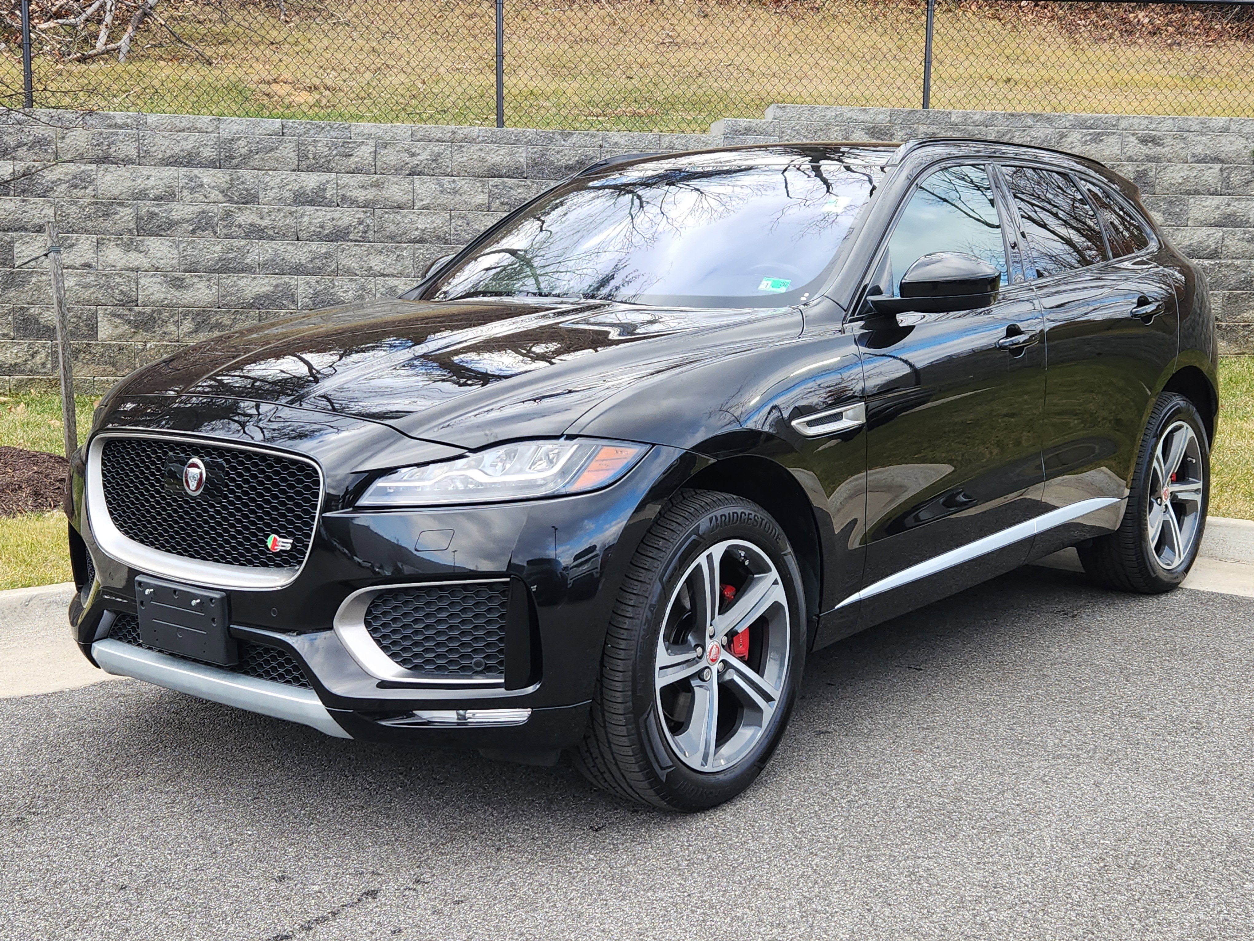 Used 2019 Jaguar F-PACE S image 1