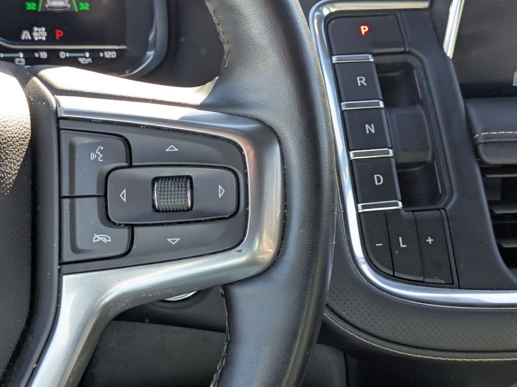 Used 2023 Chevrolet Suburban Premier image 17