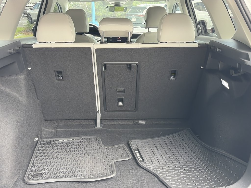 Certified 2025 Volkswagen Taos SE FWD image 29