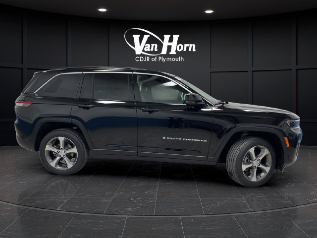 New 2026 Jeep Grand Cherokee Limited w/ Luxury Tech Group II AWD/4WD image 2